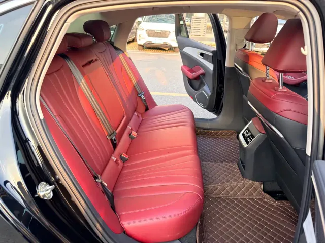 Hongqi H5 — Фото автомобиля 12
