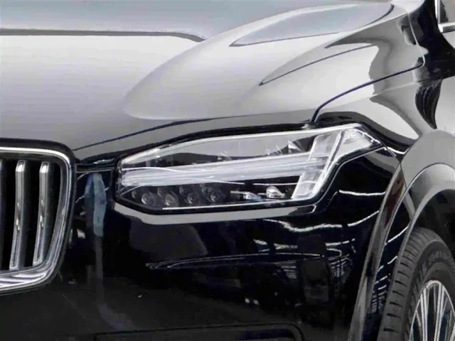 Volvo XC90 — Фото автомобиля 3