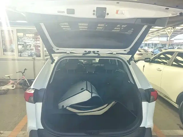 Toyota RAV4 — Фото автомобиля 18