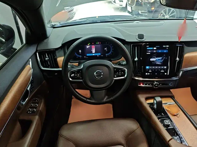 Volvo S90 — Фото автомобиля 10