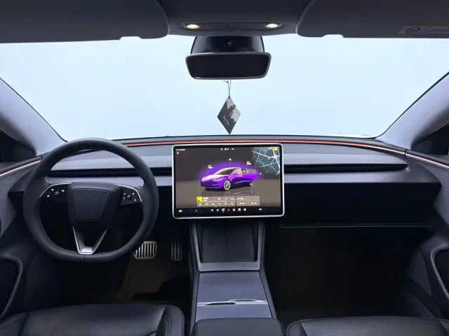 Tesla Model 3 — Фото автомобиля 4