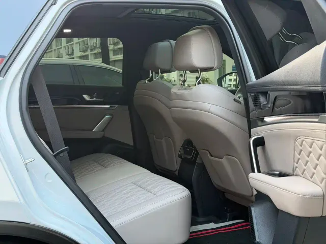 BYD Tang — Фото автомобиля 10