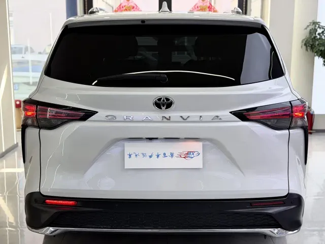 Toyota Granvia — Фото автомобиля 10