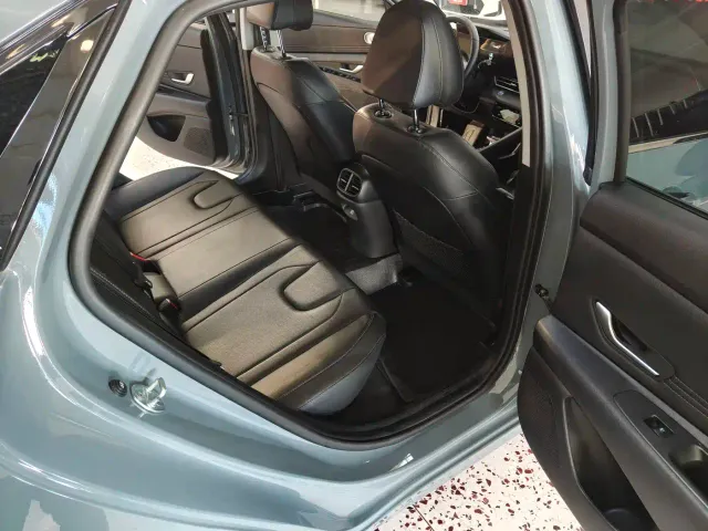 Hyundai Elantra — Фото автомобиля 10