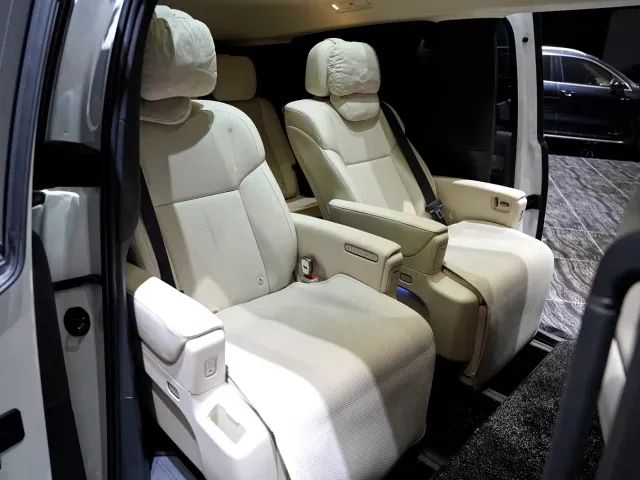 Li Auto MEGA — Фото автомобиля 8