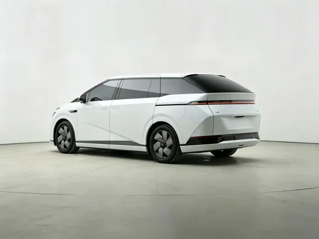 Xpeng X9 — Фото автомобиля 9
