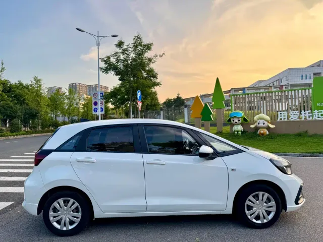 Honda Fit — Фото автомобиля 12