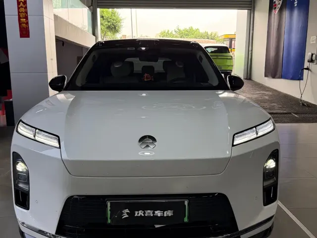 Nio ES8 — Фото автомобиля 2