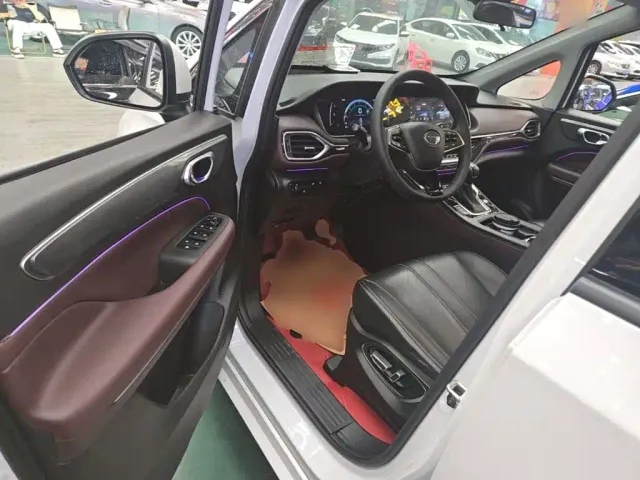 GAC Trumpchi M6 — Фото автомобиля 15