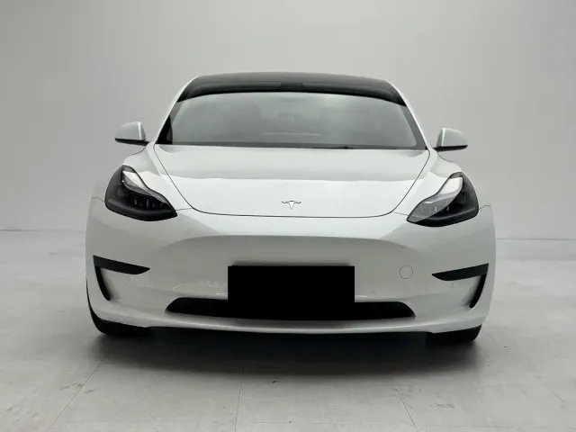 Фотография автомобиля — Tesla Model 3