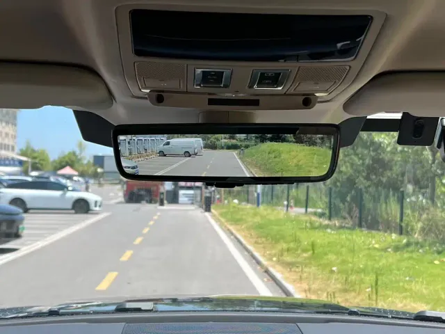 Land Rover Defender — Фото автомобиля 11