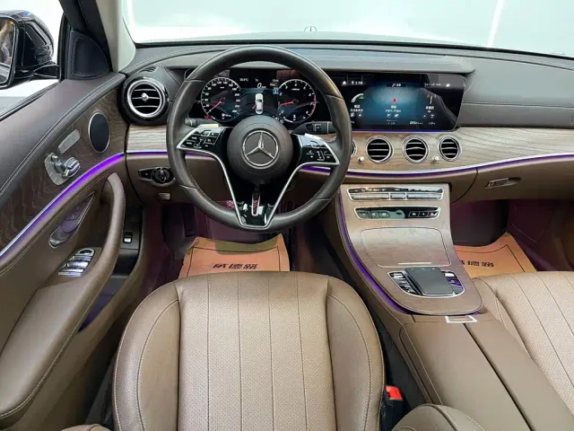 Mercedes-Benz E-Class — Фото автомобиля 24