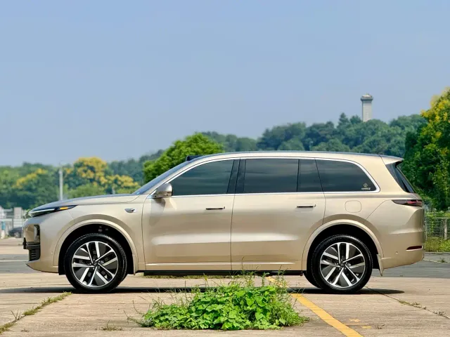 Li Auto L9 — Фото автомобиля 4