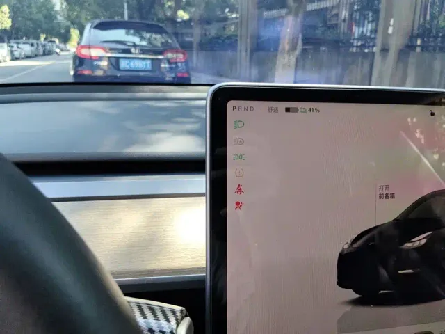 Tesla Model Y — Фото автомобиля 12