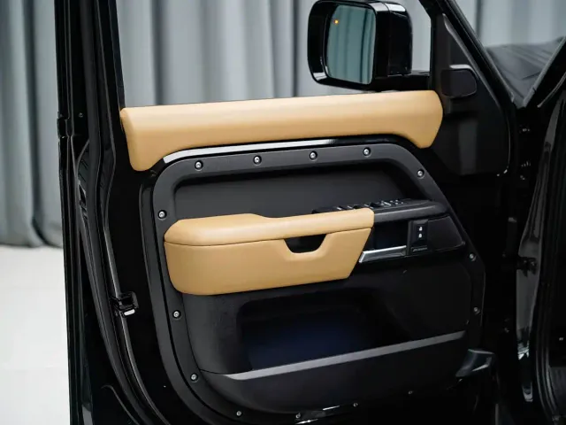 Land Rover Defender — Фото автомобиля 15