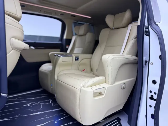 Toyota Alphard — Фото автомобиля 8