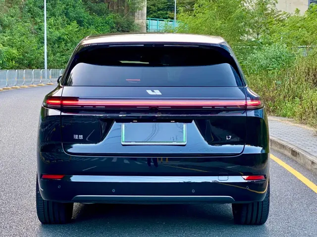 Li Auto L7 — Фото автомобиля 6