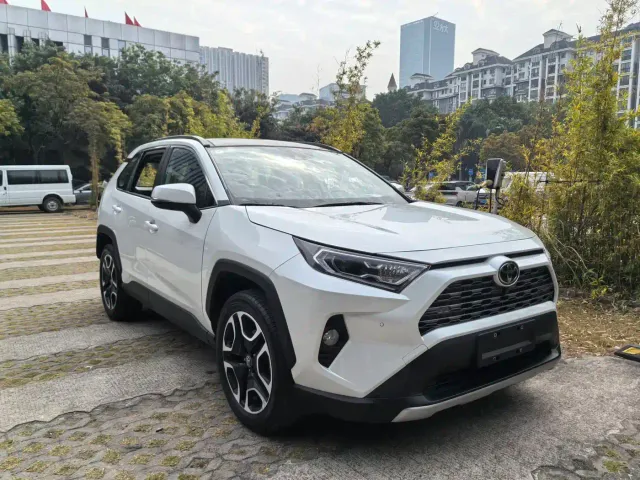 Фотография автомобиля — Toyota RAV4