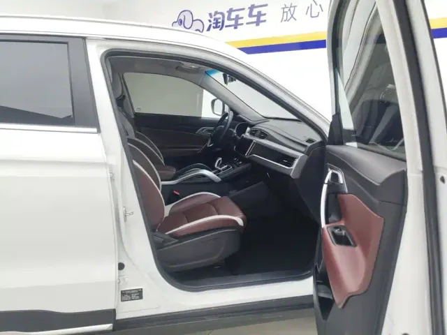 Geely Boyue — Фото автомобиля 8