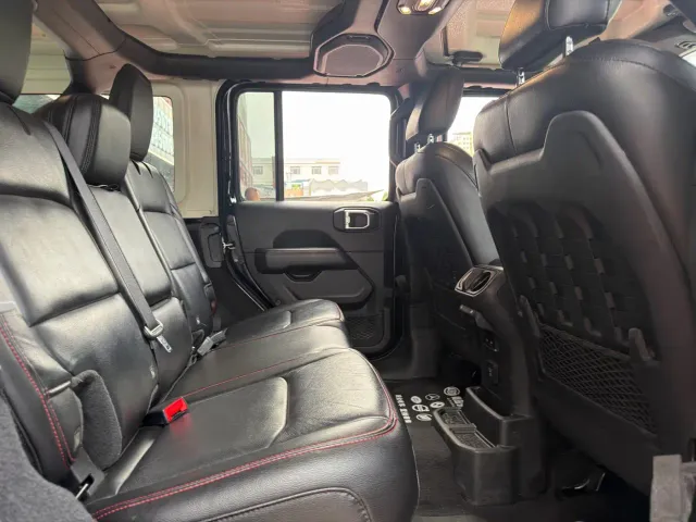 Jeep Wrangler — Фото автомобиля 9