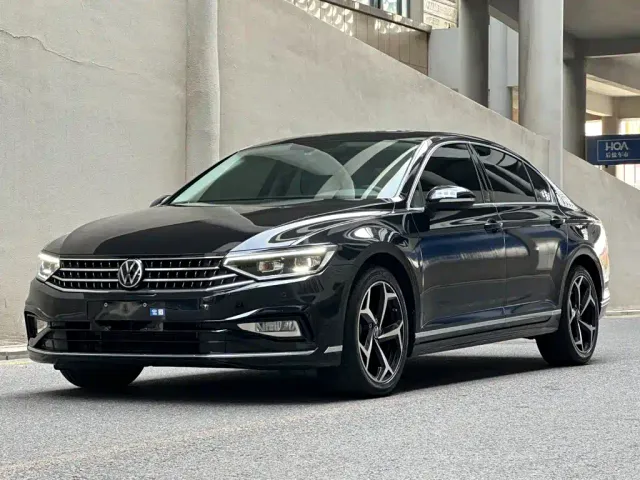 Фотография автомобиля — Volkswagen Magotan