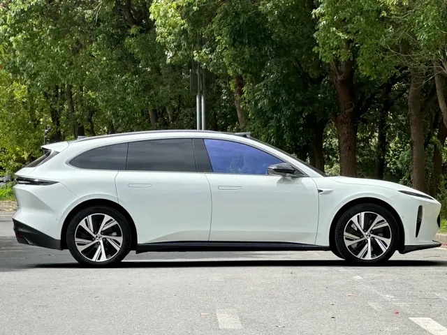 Nio ET5 Touring — Фото автомобиля 2