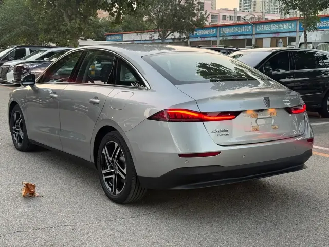 Roewe D7 — Фото автомобиля 14