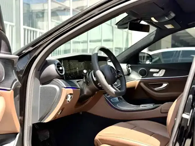 Mercedes-Benz E-Class — Фото автомобиля 5