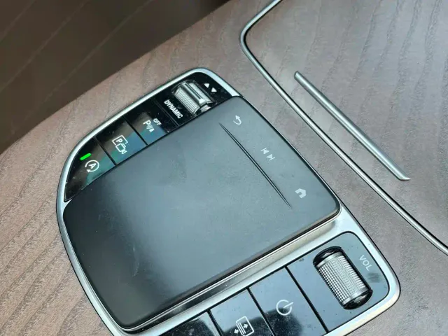 Mercedes-Benz E-Class — Фото автомобиля 28