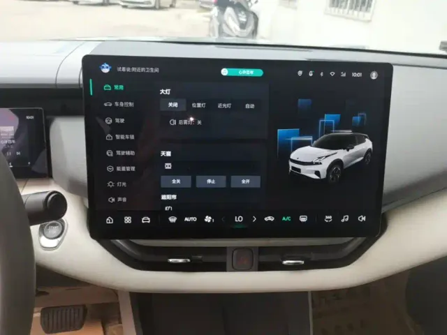 Lynk & Co Lynk & Co 06 EM-P 2023 EM-P 56 Standard Range Pro — Фото автомобиля 12