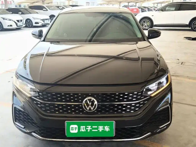Volkswagen Passat — Фото автомобиля 2