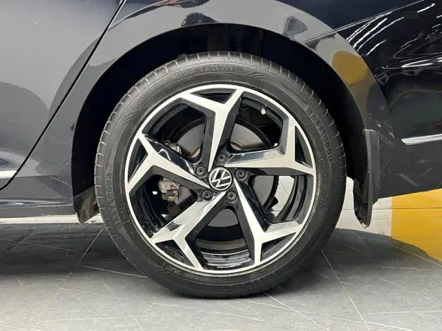 Volkswagen Passat — Фото автомобиля 26
