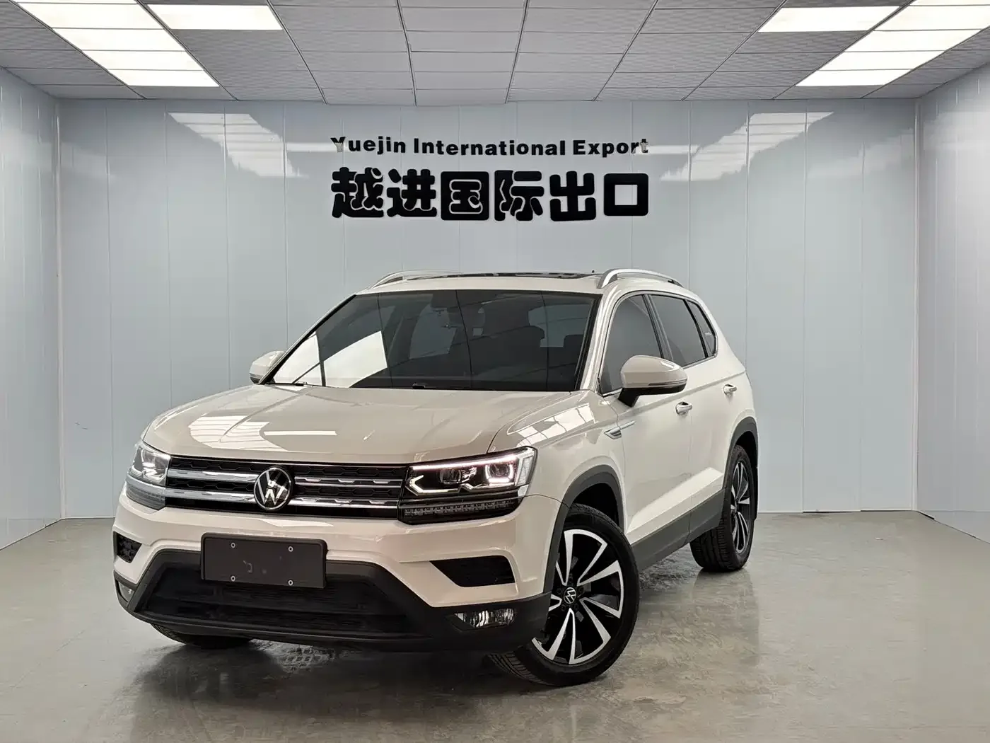 Фотография автомобиля — Volkswagen Tharu