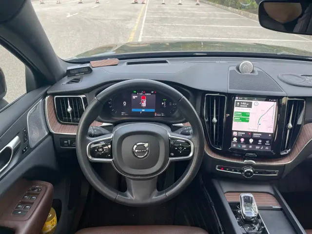 Volvo XC60 — Фото автомобиля 16