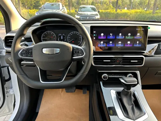 Geely Binyue — Фото автомобиля 9