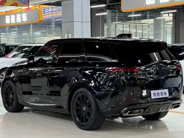 Land Rover Range Rover Sport — Фото автомобиля 3