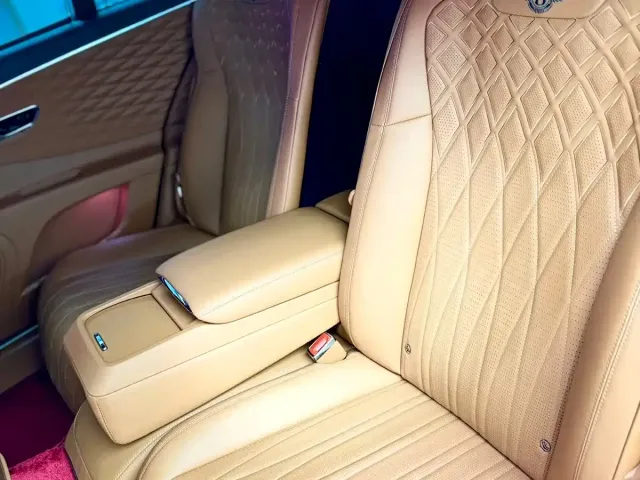 Bentley Flying Spur Plug-in Hybrid 2022 2.9T V6 Hybrid — Фото автомобиля 18