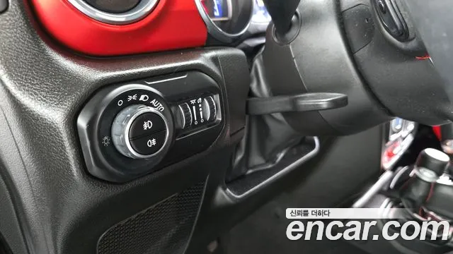 Jeep Wrangler — Фото автомобиля 19