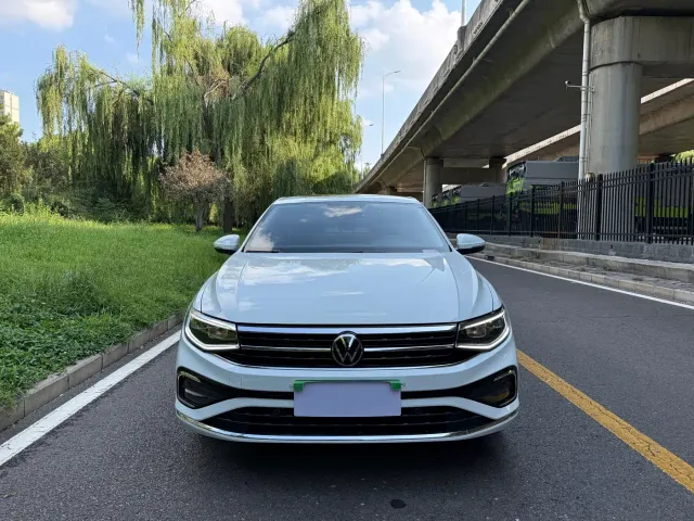 Volkswagen Bora — Фото автомобиля 2