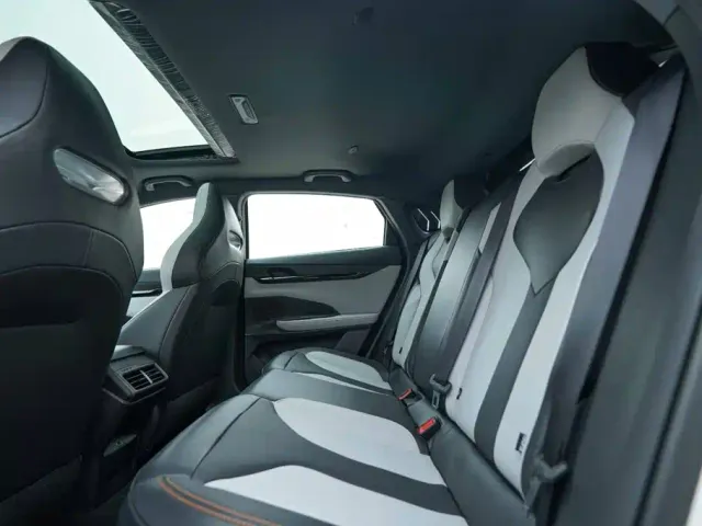 Changan Changan UNI-V iDD 2024 Blue Whale Smart iDD 136km Smart Cool — Фото автомобиля 19
