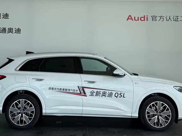 Audi Q5L — Фото автомобиля 5