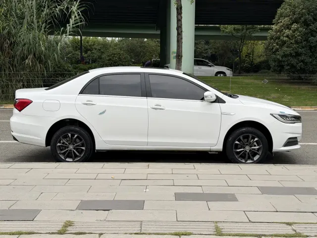 BYD Qin — Фото автомобиля 5