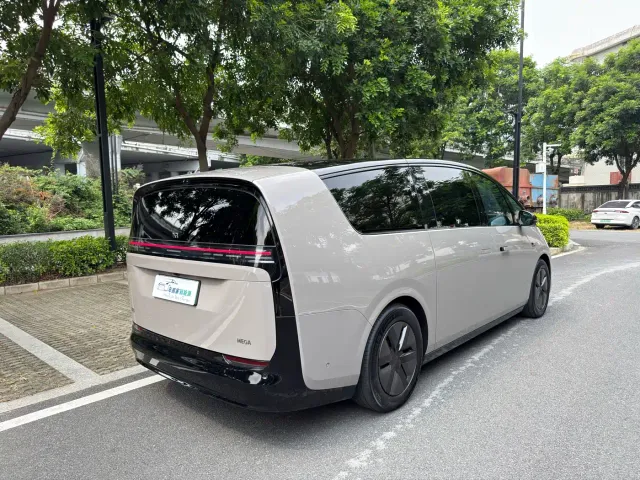 Li Auto MEGA — Фото автомобиля 8