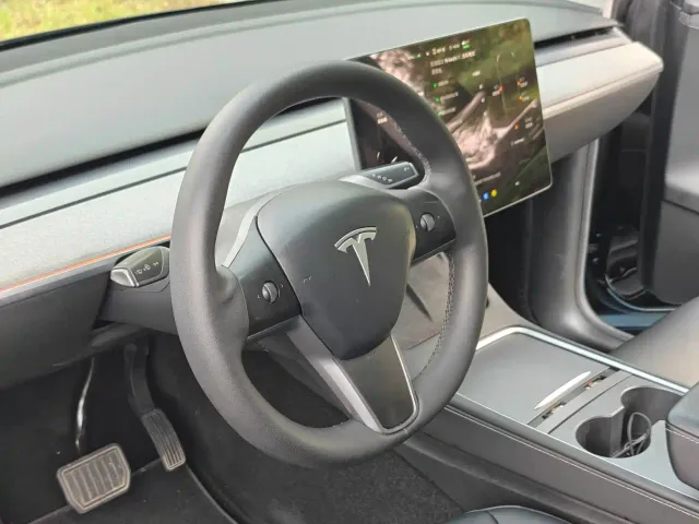 Tesla Model Y — Фото автомобиля 7