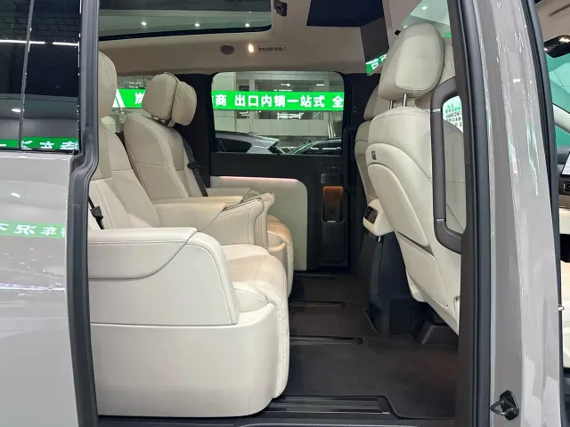 Li Auto MEGA — Фото автомобиля 23