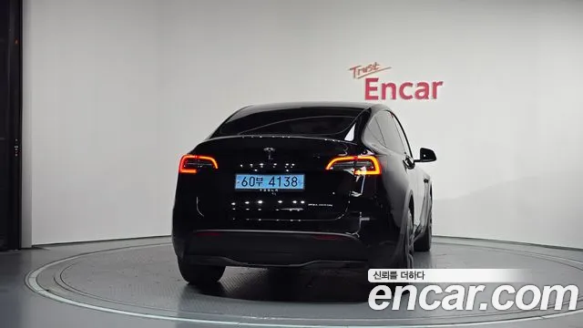 Tesla Model Y — Фото автомобиля 4