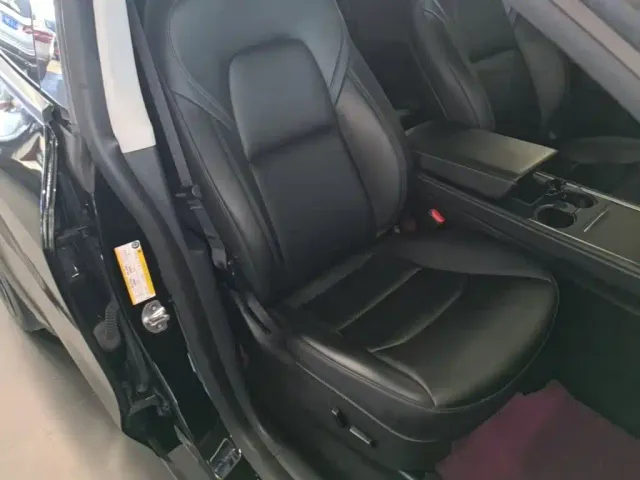 Tesla Model Y — Фото автомобиля 24