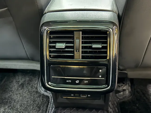 Volkswagen Passat — Фото автомобиля 13