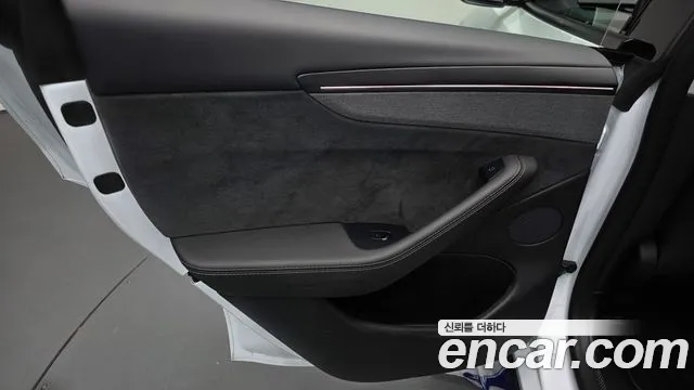 Tesla Model Y — Фото автомобиля 14