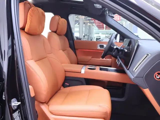 Li Auto L9 — Фото автомобиля 21